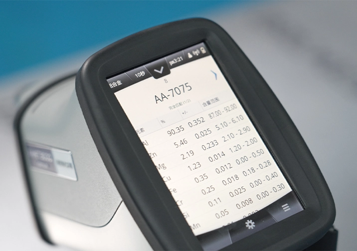 HITACHI X-MET8000 Handheld Material Analyzer HITACHI X-MET8000 Handheld Material Analyzer